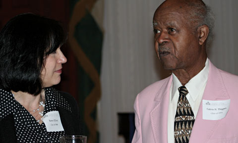 Karen Elliott ’86 talks with Calvin Thigpen ’74 