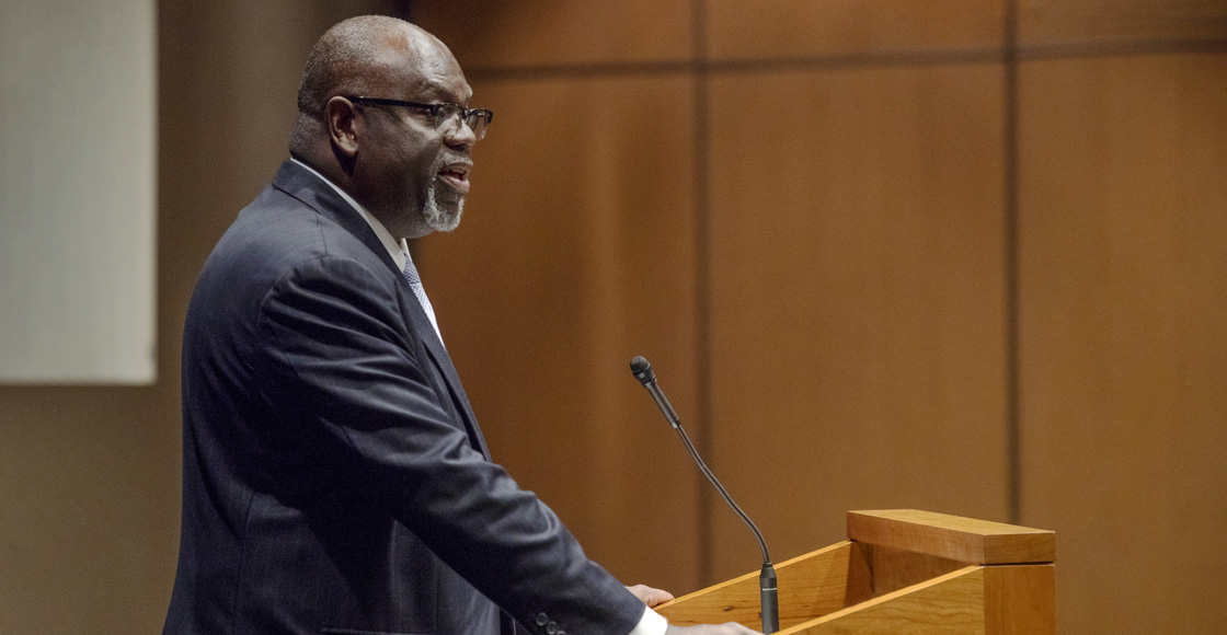 U.S. Judge Carlton W. Reeves ’89 appealed for the defense of the judiciary in a speech marking his receipt of the Thomas Jefferson Foundation Medal in Law.