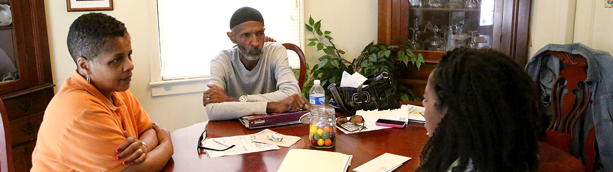 A Economic and Consumer Justice Clinic student meets with clients