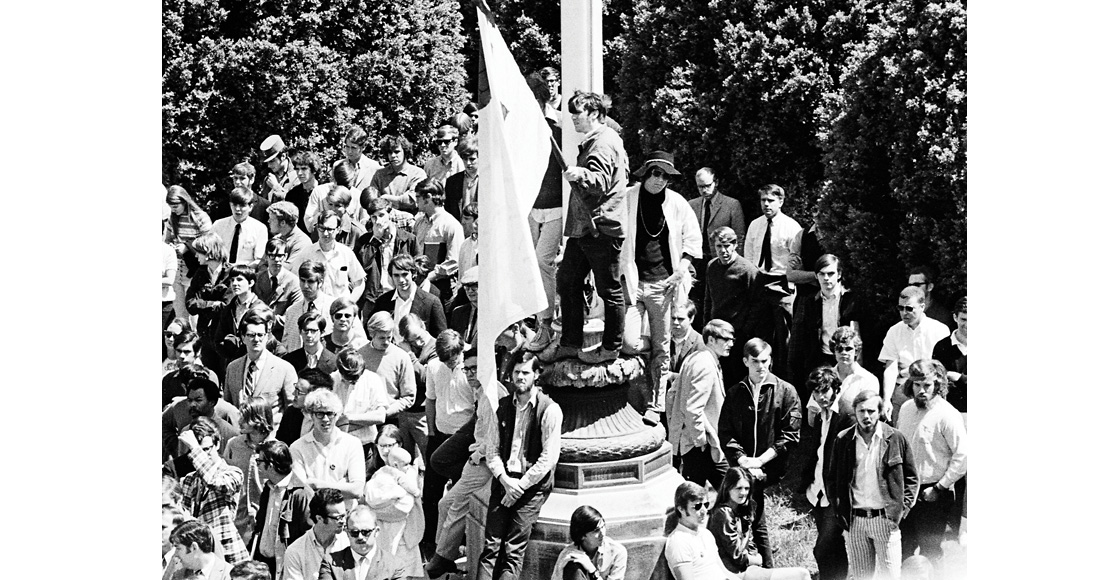 In May 1970, the American invasion of Cambodia and the slaying of students by National Guardsmen at Kent State University led to strikes and protests by students on college campuses across the country, including at UVA. During a May 6 rally at the Rotunda, law students served as marshals and attempted to control the strike chaos, protect people and property, and advise students as needed on their rights. Later, Donald Santarelli ’62 and Thomas M. Boyd ’72 helped rewrite the UVA student code of conduct to be