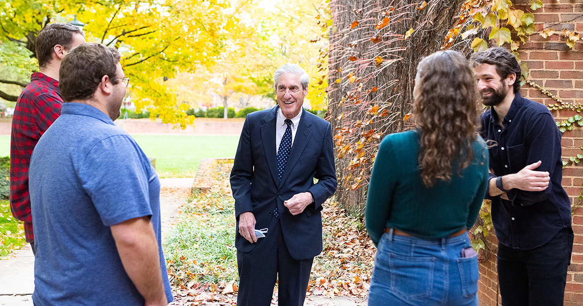 Robert Mueller talks to students