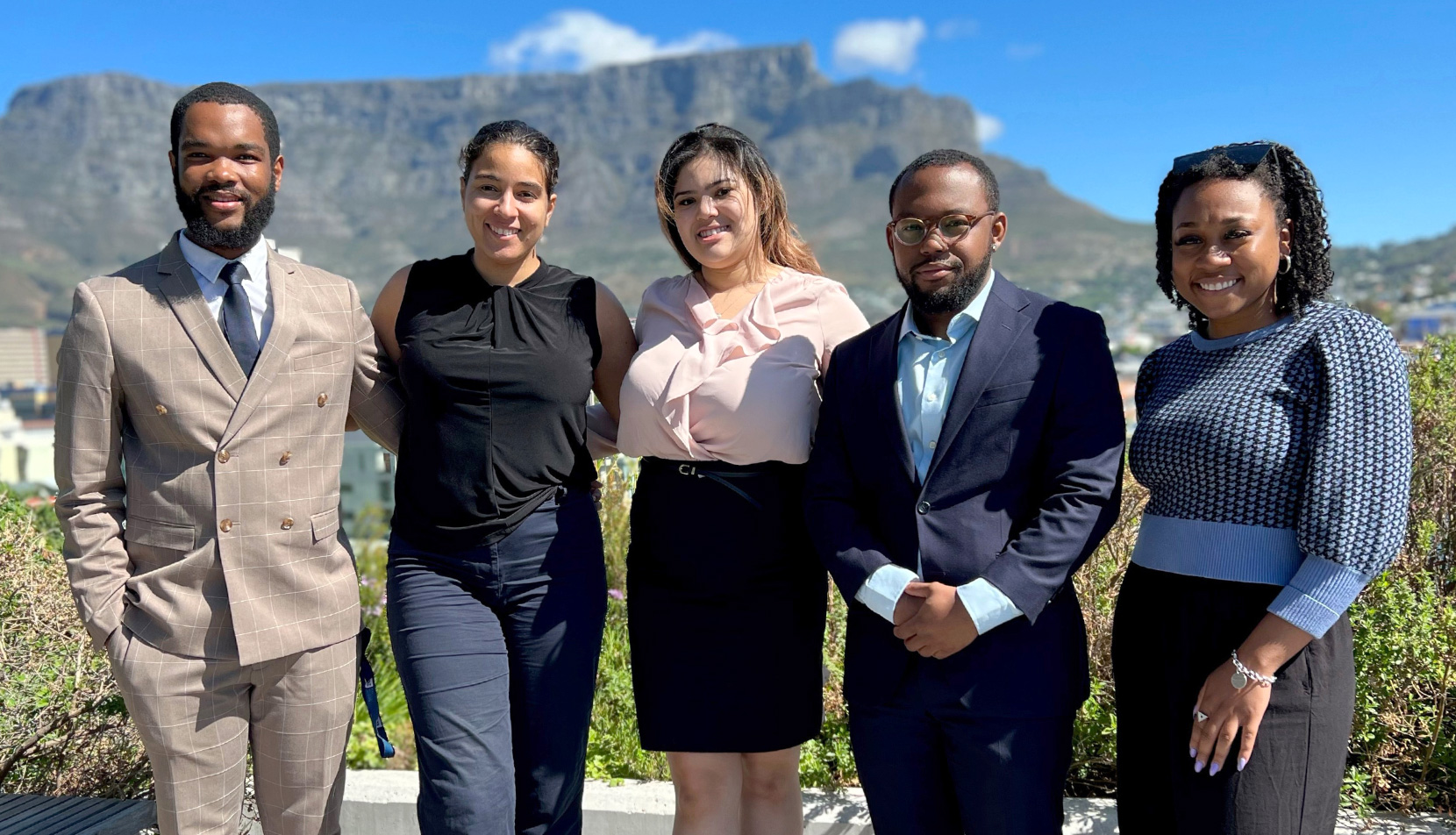 Attorney Luthando Dlamini and students Marley Peters, Aviae Gibson, Daniel Dunn and Laura-Louise Rice stand in front of Table Mountain