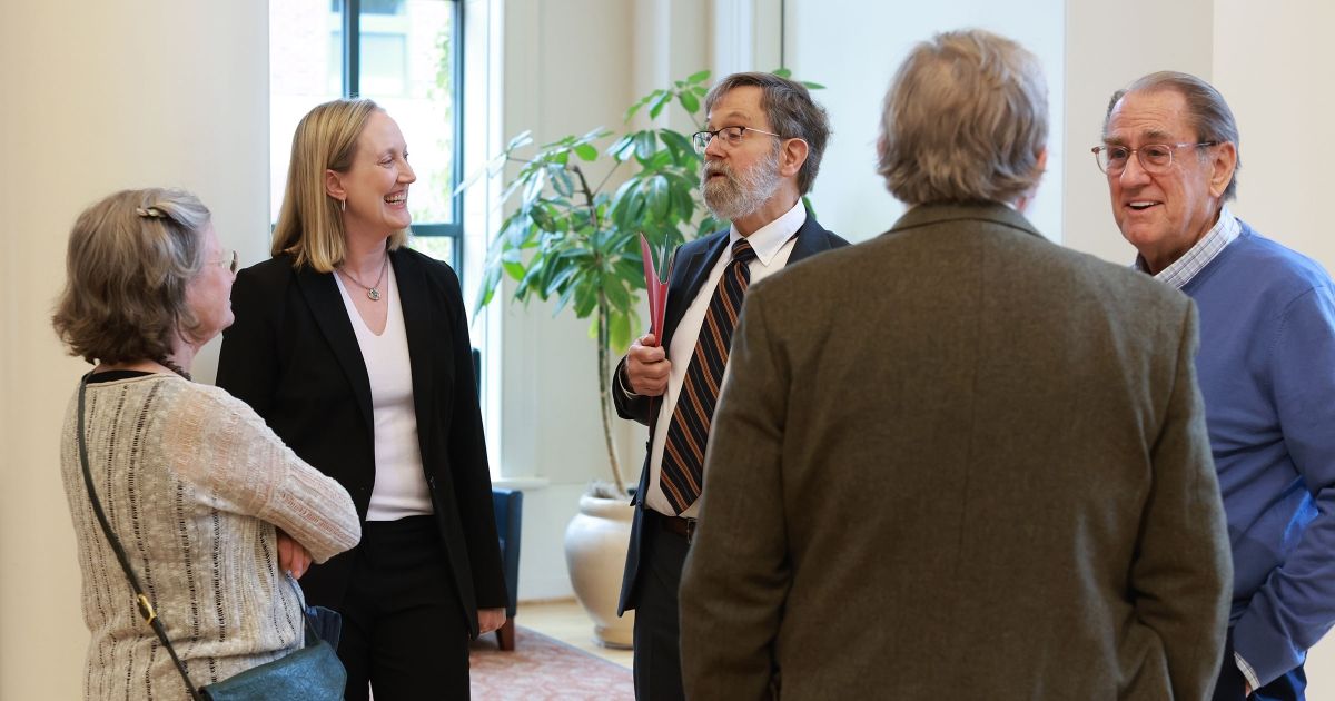 Leslie Kendrick talks with Kneedler and John Jeffries Leslie Kendrick talks with Kneedler and John Jeffries