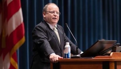 Toby Heytens speaks to students