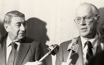 Bowie Kuhn With Howard Cosell