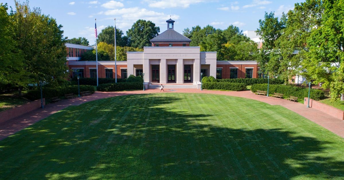 Scholarship | University of Virginia School of Law| Best Law School Scholarships in US | estudykit.com