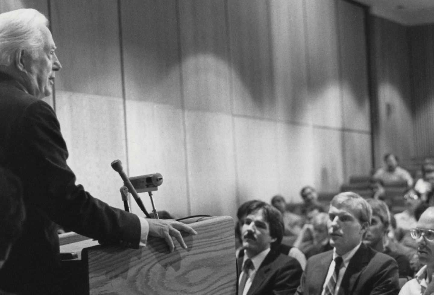 Chief Justice Warren Burger speaks at the Law School in 1985, a year before taking senior status on the court. 