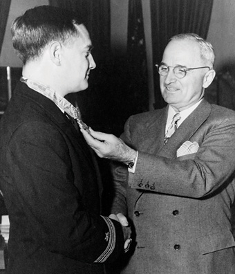 Arthur Murray Preston receives the Medal of Honor