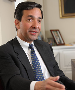 Luis Fortuño '85