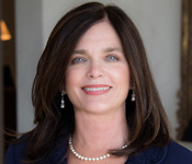 Suzelle Smith ’83